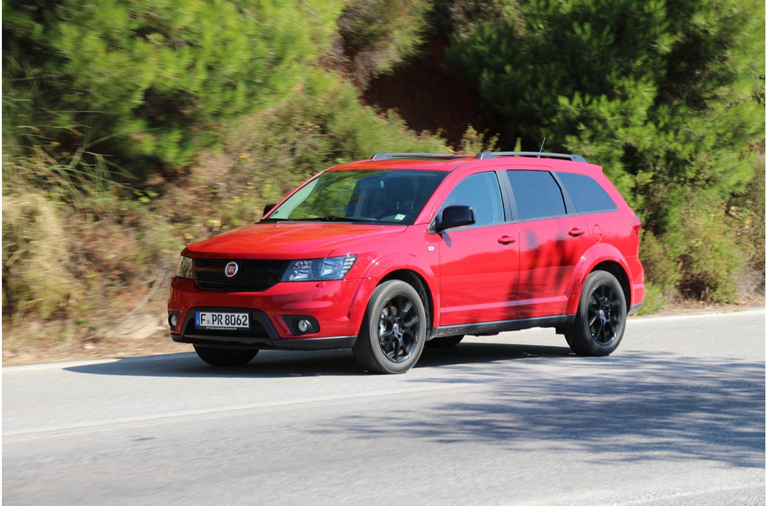 Choosing the Safest Family Car: Key Features of a License Plate Check