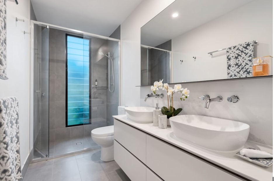 Creative Tips for Bathroom Makeovers: Enhancing Functionality and Flair
