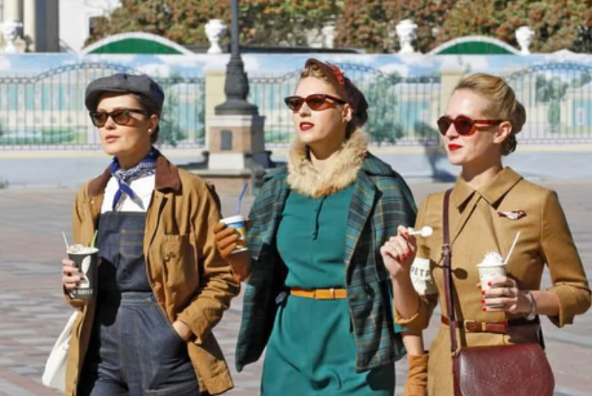 Retro Outfit Photos: Transform Your Look with Classic Vintage Vibes