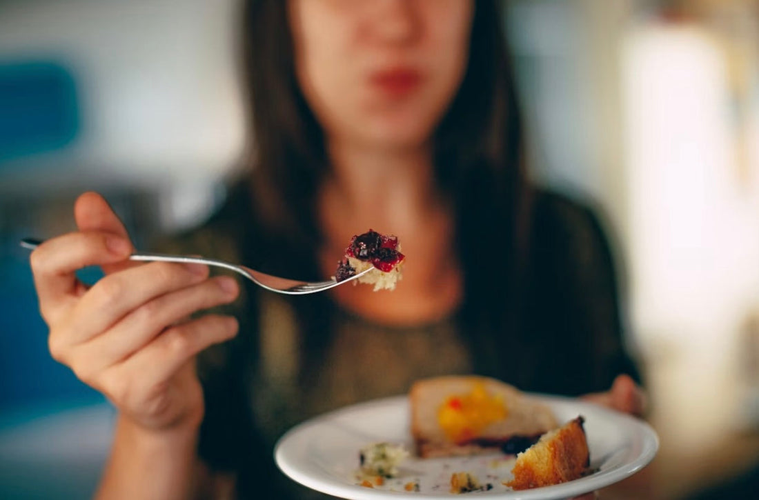 wonen eating