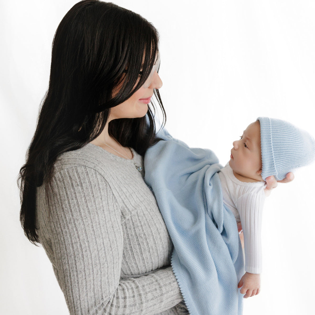Baby Luxe Collection 100% Organic Cotton Luxury Knit Baby Blanket + Hat Set with Gift Box Bleu La La