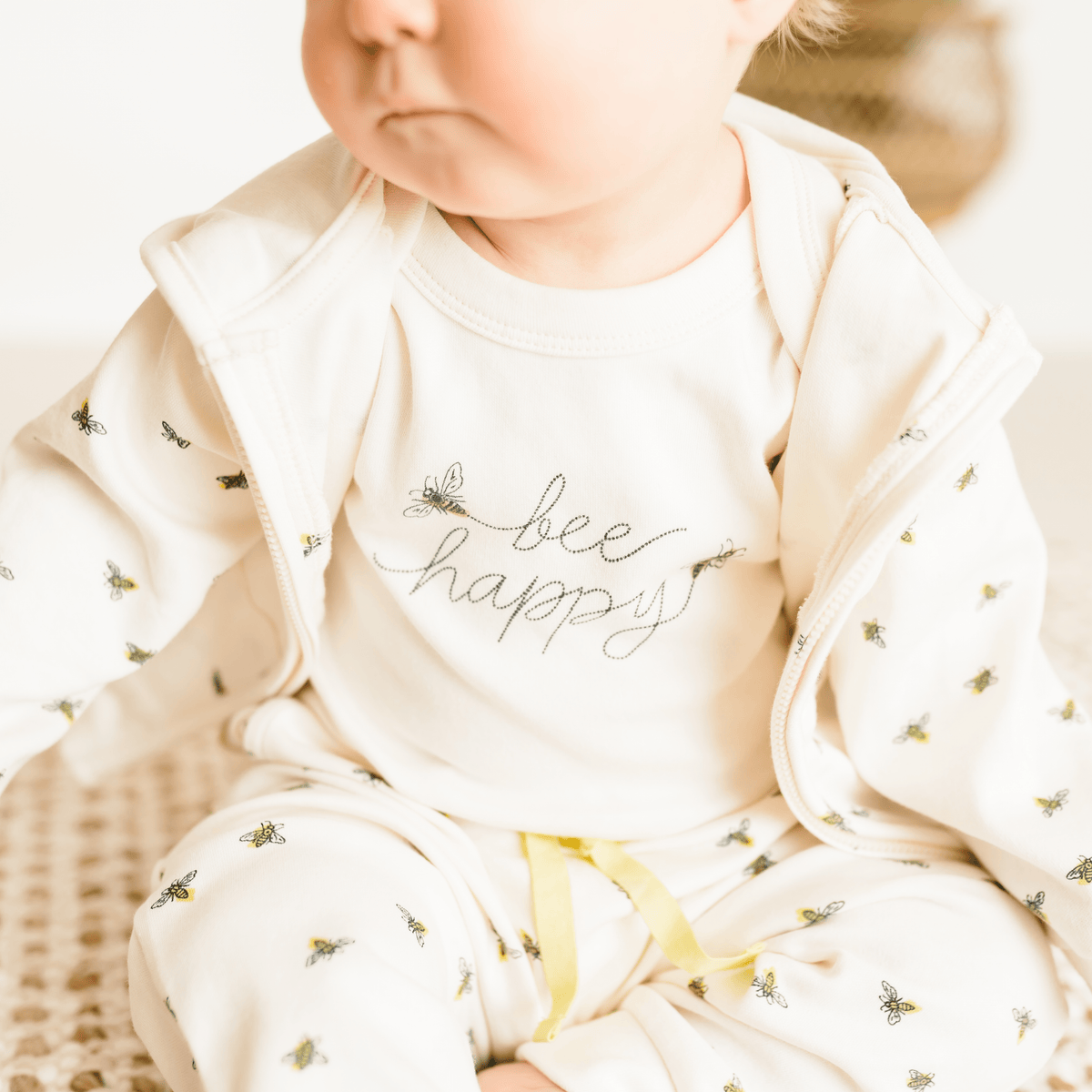 Baby graphic bodysuit | bee happy finn + emma