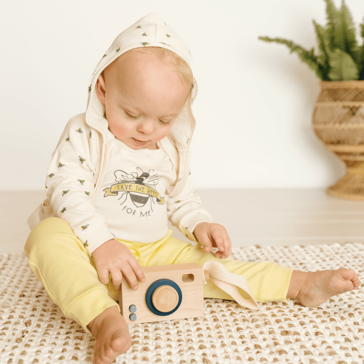Baby graphic bodysuit | save the bees finn + emma
